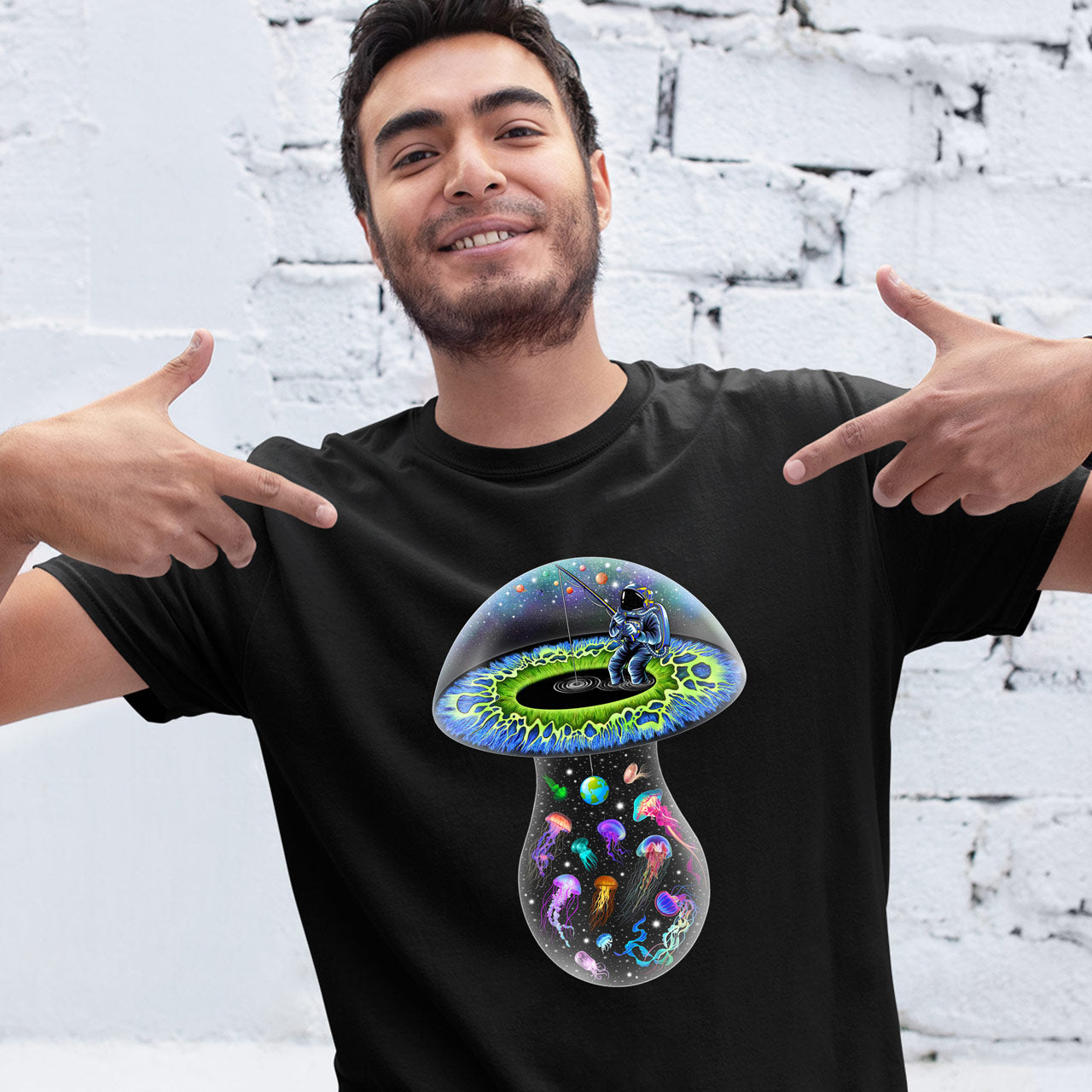 Trippin on Space Mushrooms |Shroomaniac| Psychedelic and Psytrance Mushroom T-Shirt